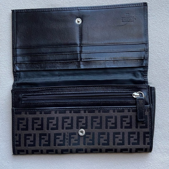 Fendi long wallet. - Picture 6 of 15